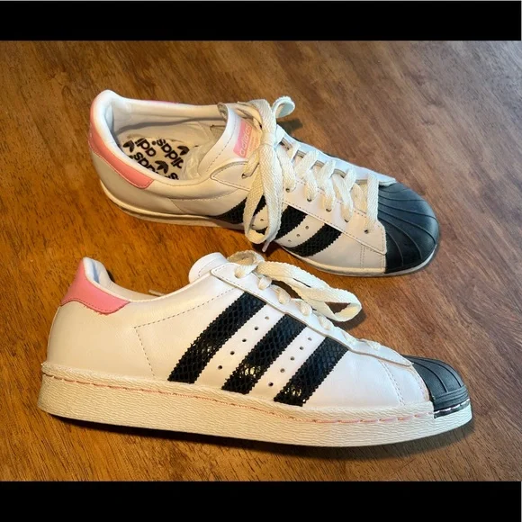 Shell toe adidas pink cheap